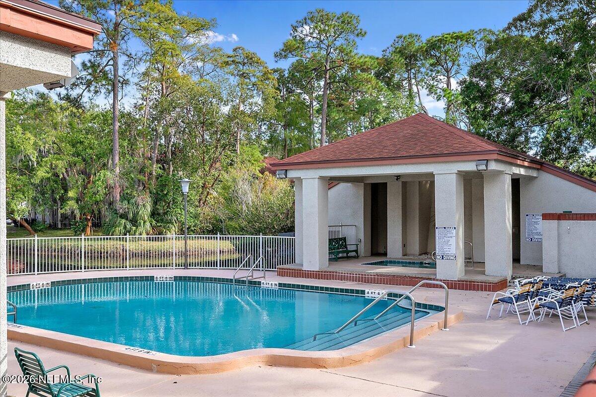 2105 WOOD HILL Drive 2105