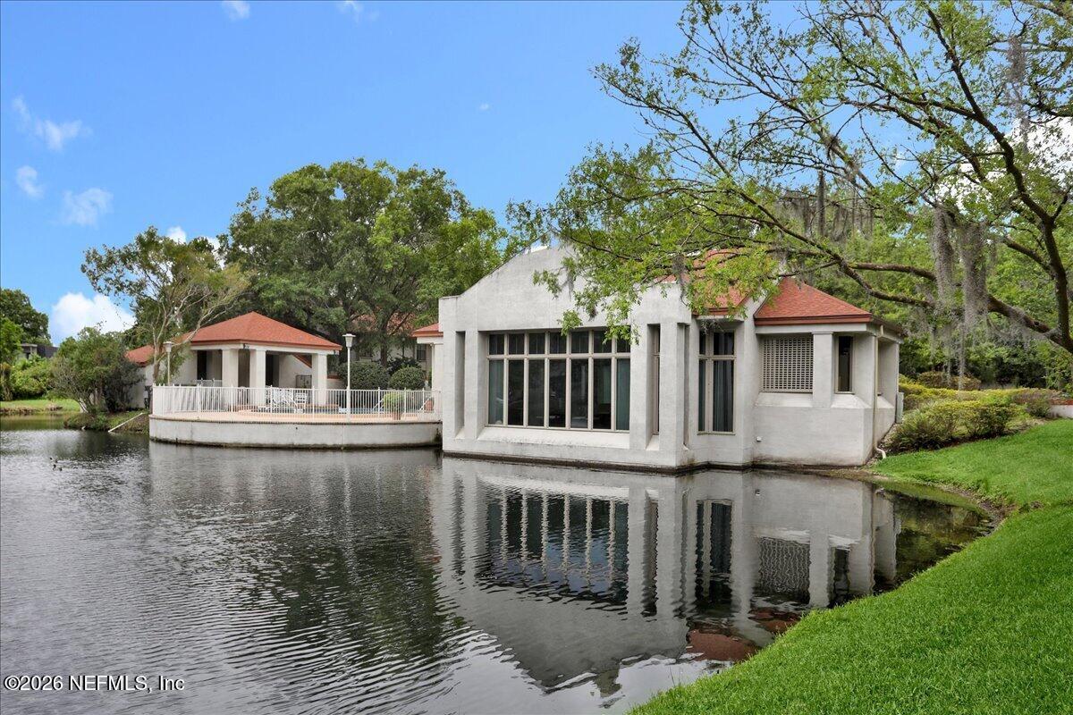 2105 WOOD HILL Drive 2105