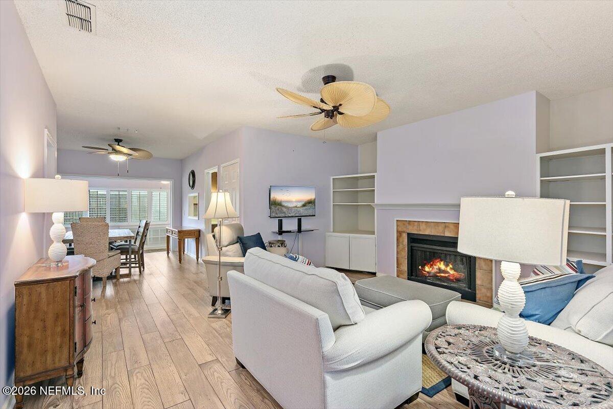 2105 WOOD HILL Drive 2105