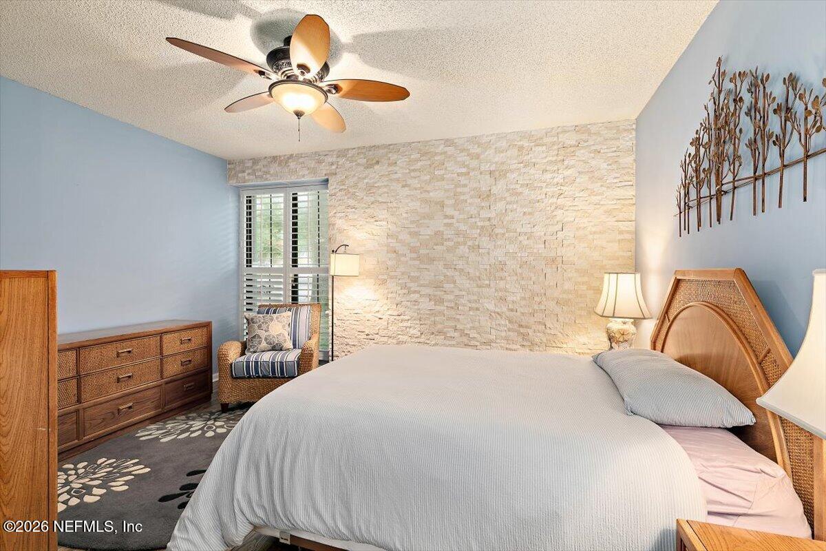 2105 WOOD HILL Drive 2105