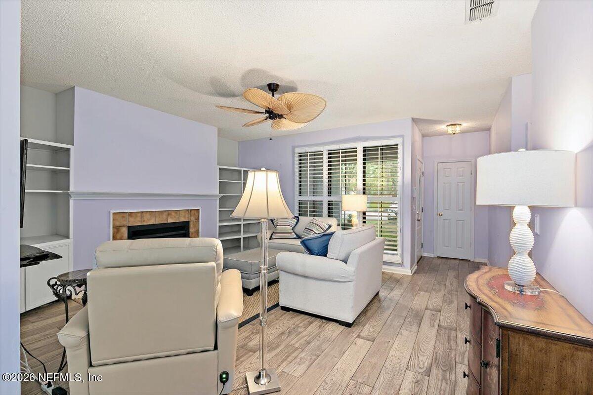 2105 WOOD HILL Drive 2105