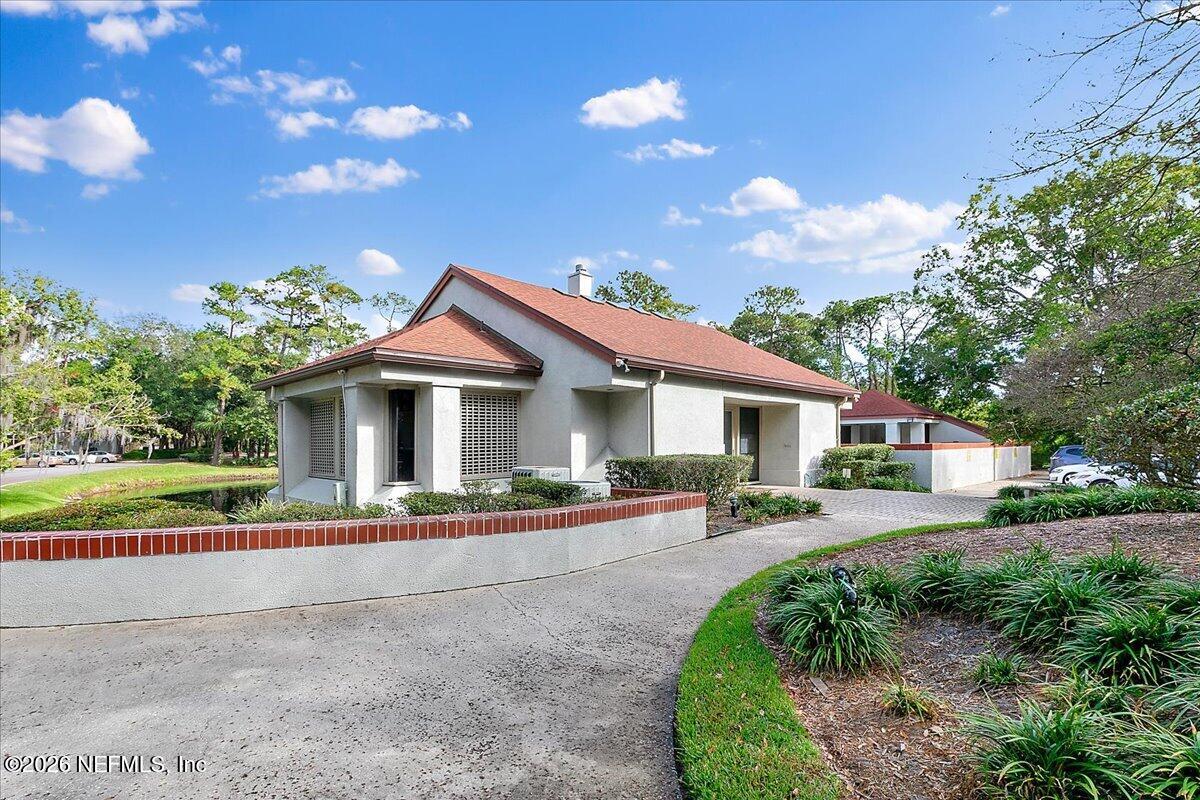 2105 WOOD HILL Drive 2105
