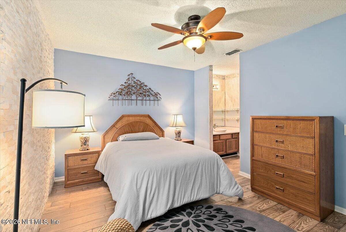 2105 WOOD HILL Drive 2105
