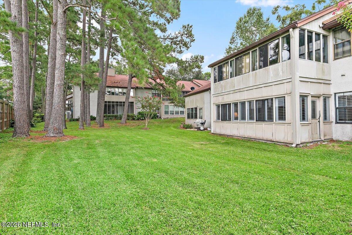 2105 WOOD HILL Drive 2105