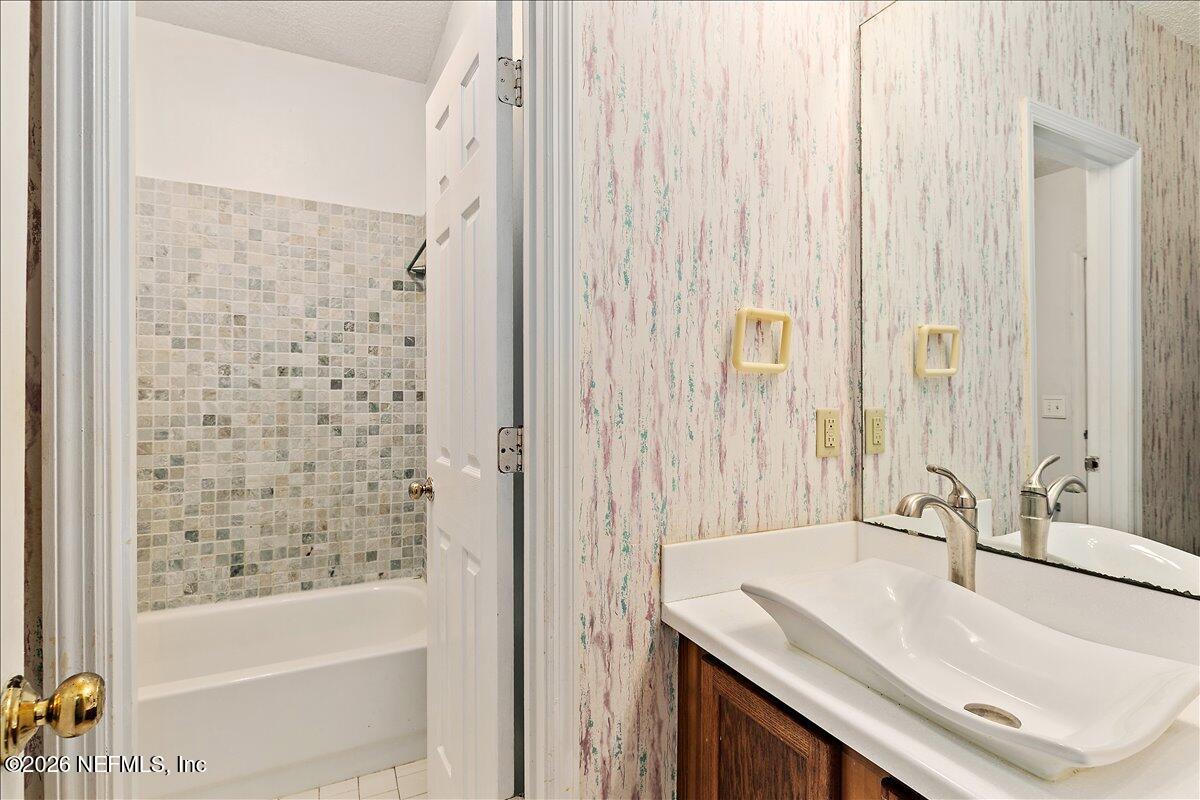 2105 WOOD HILL Drive 2105