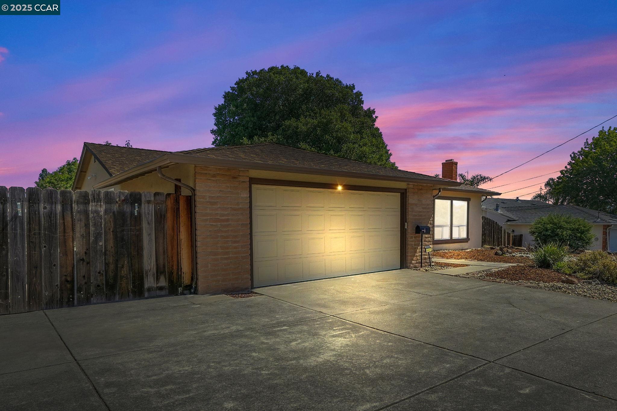1437 Rolling Hill Way