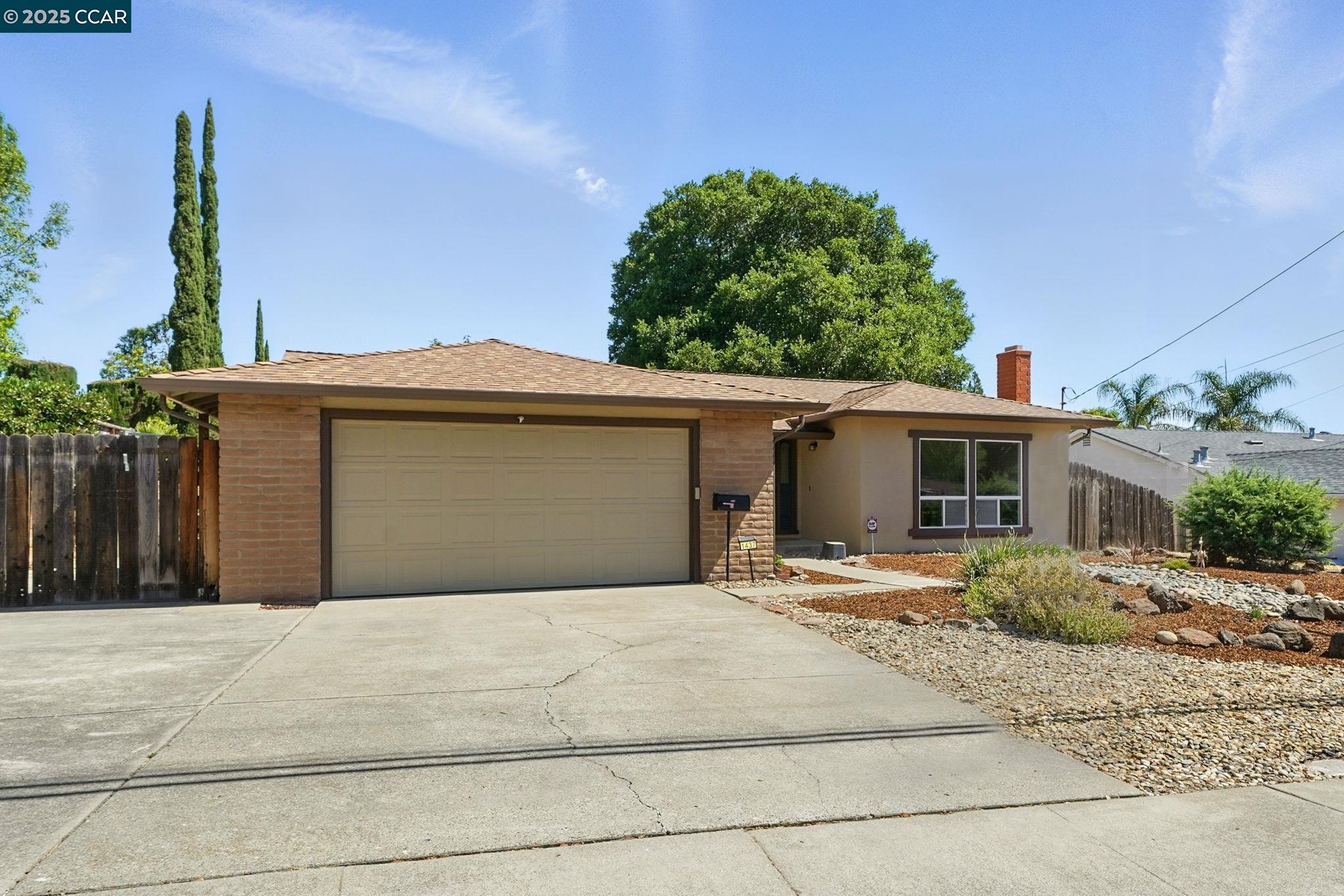 1437 Rolling Hill Way