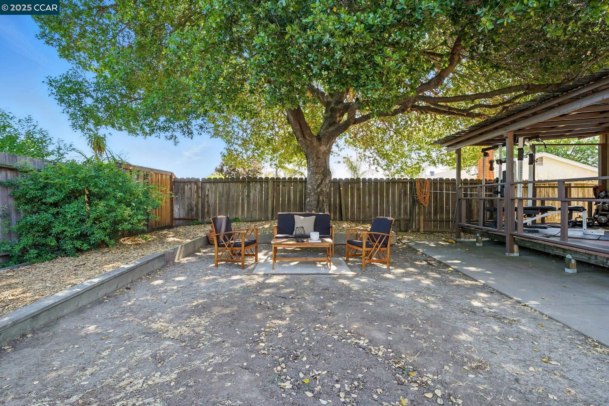 1437 Rolling Hill Way