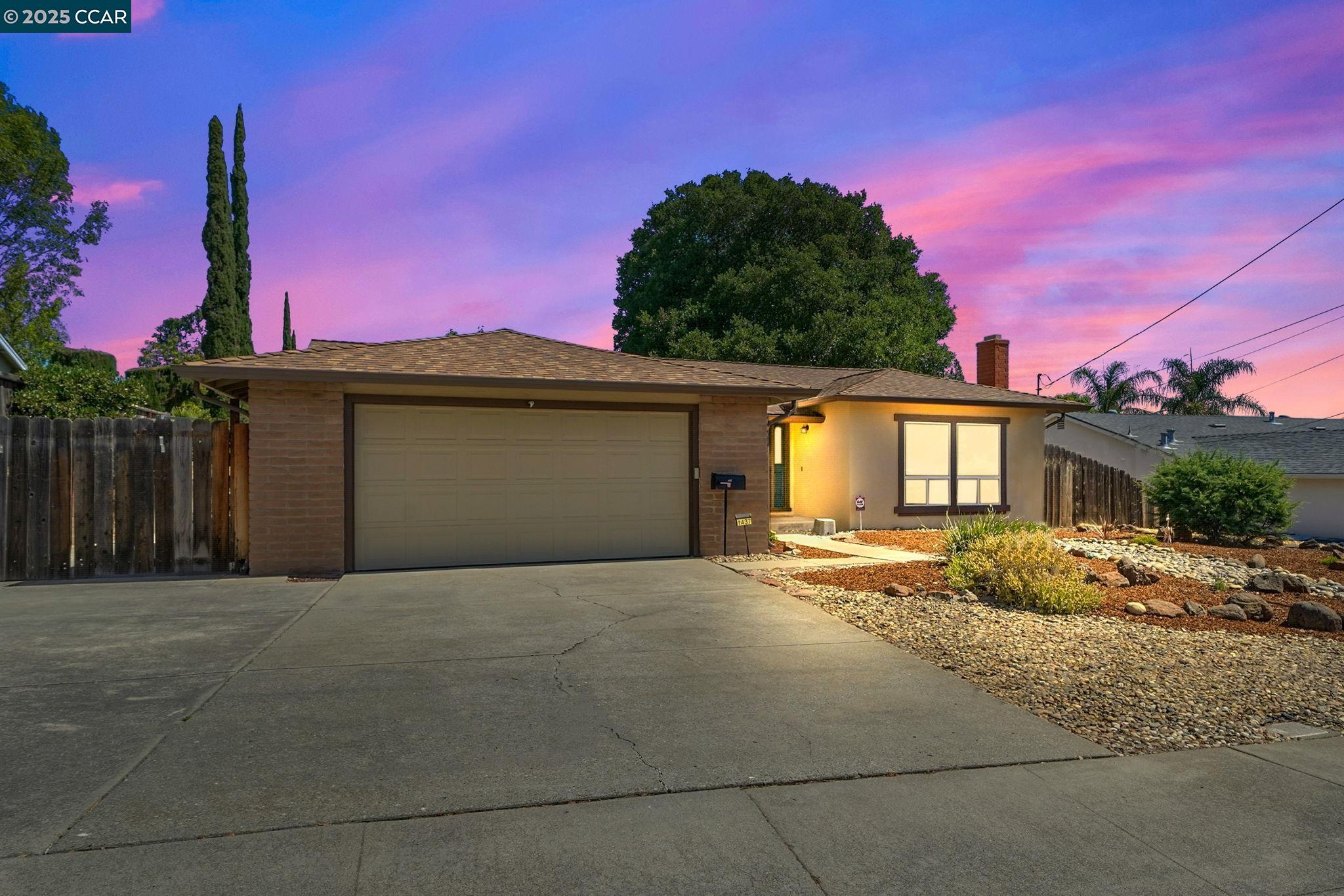 1437 Rolling Hill Way