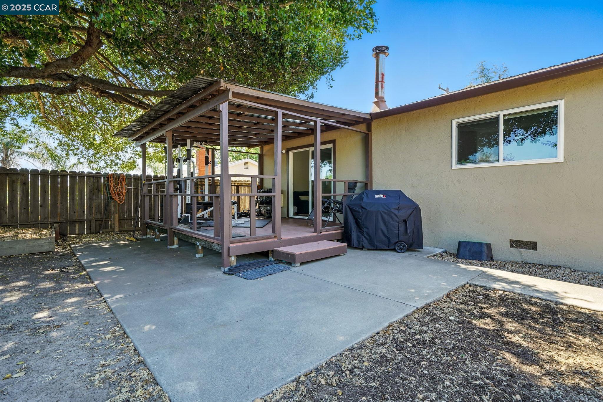1437 Rolling Hill Way
