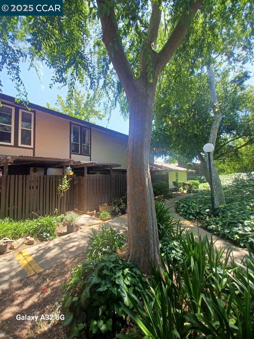 5496 Roundtree Dr # D