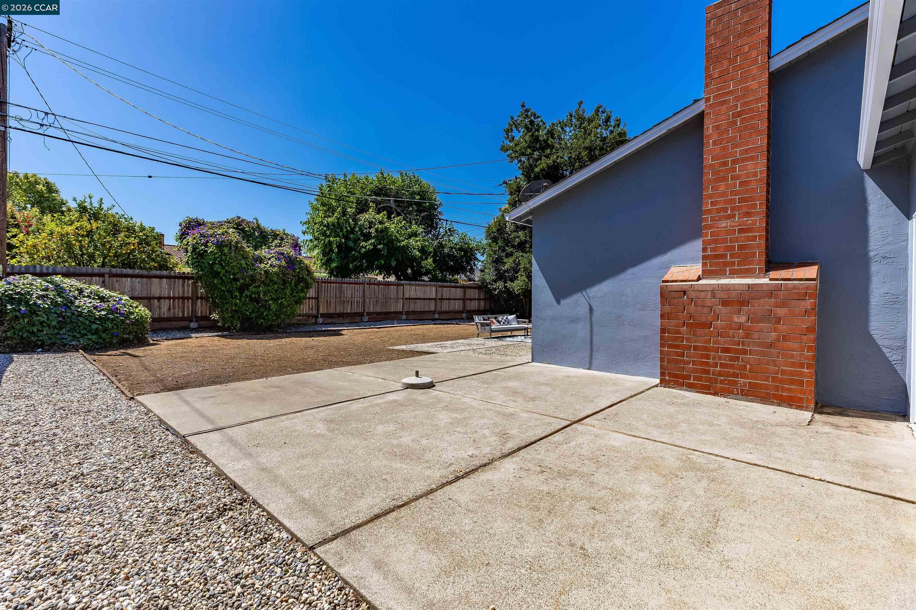 1750 Woodcrest Dr