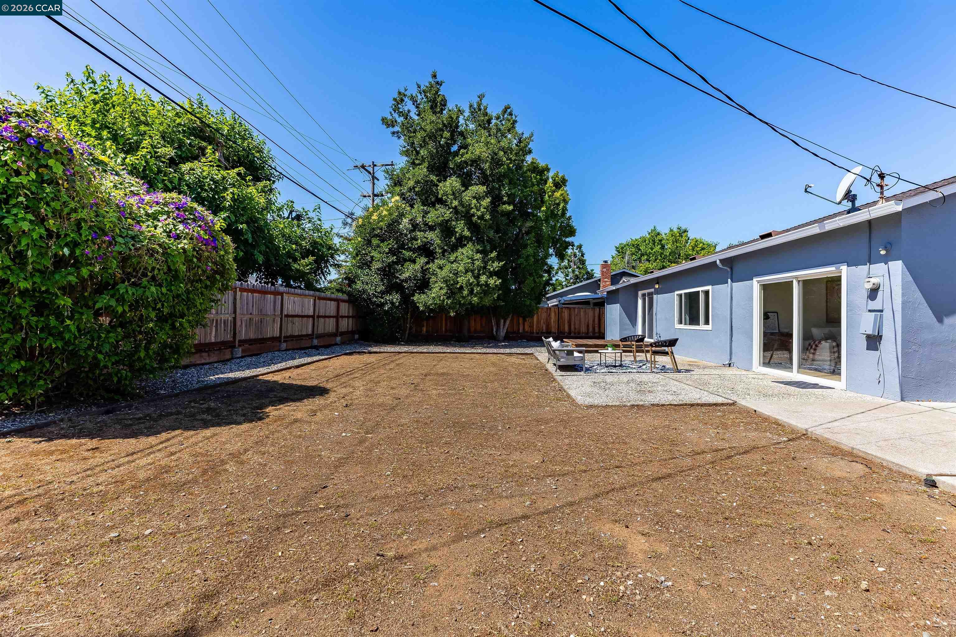 1750 Woodcrest Dr