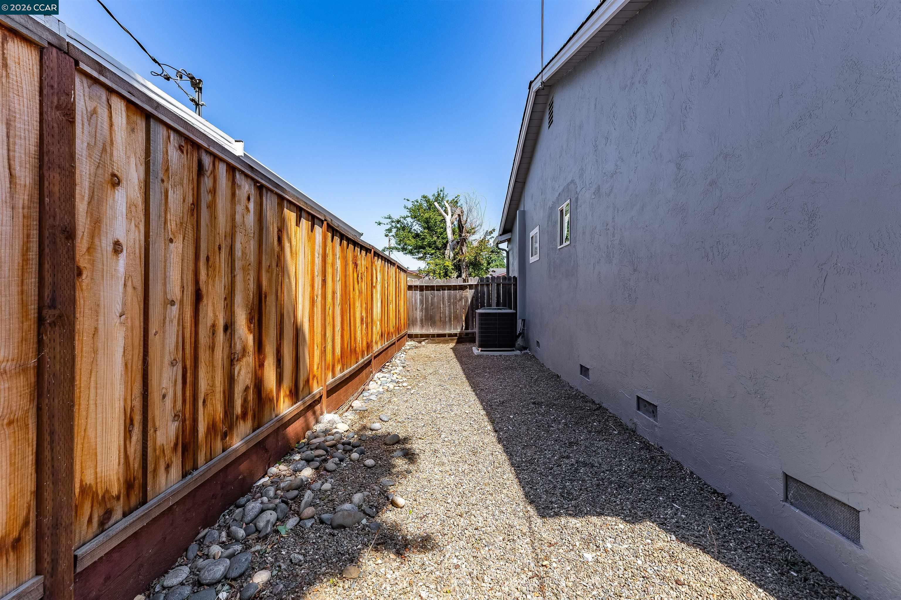 1750 Woodcrest Dr