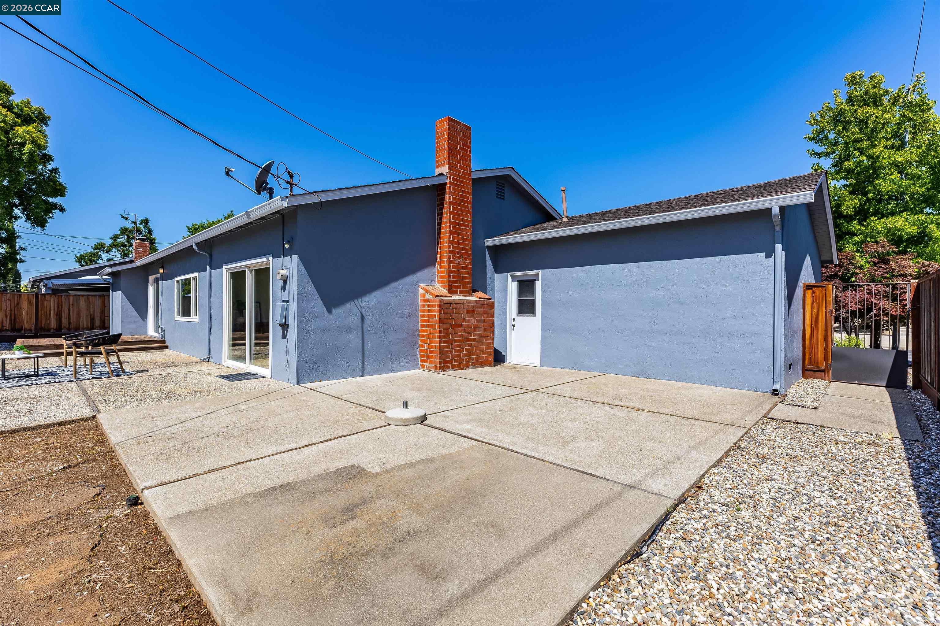 1750 Woodcrest Dr
