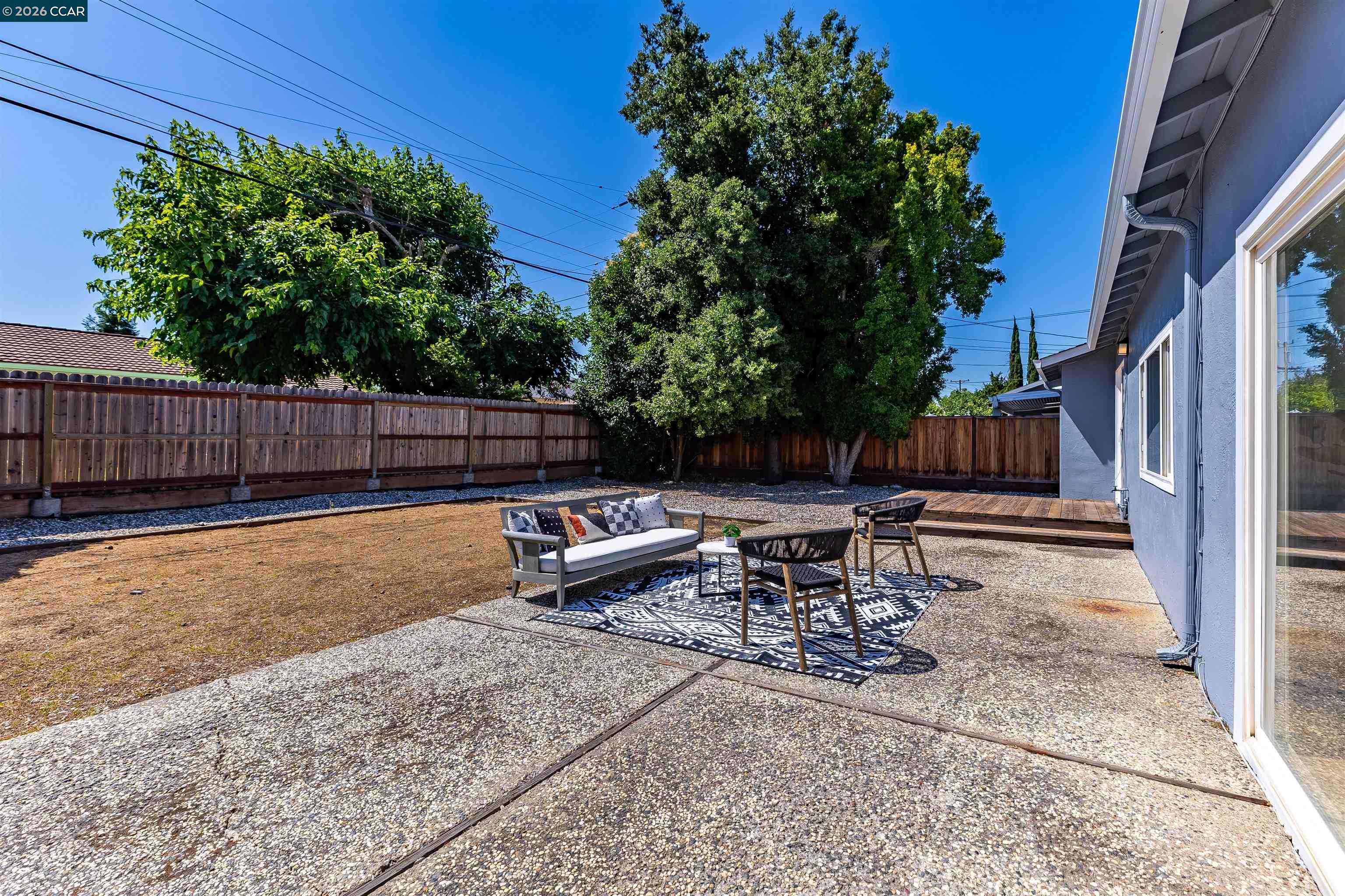 1750 Woodcrest Dr