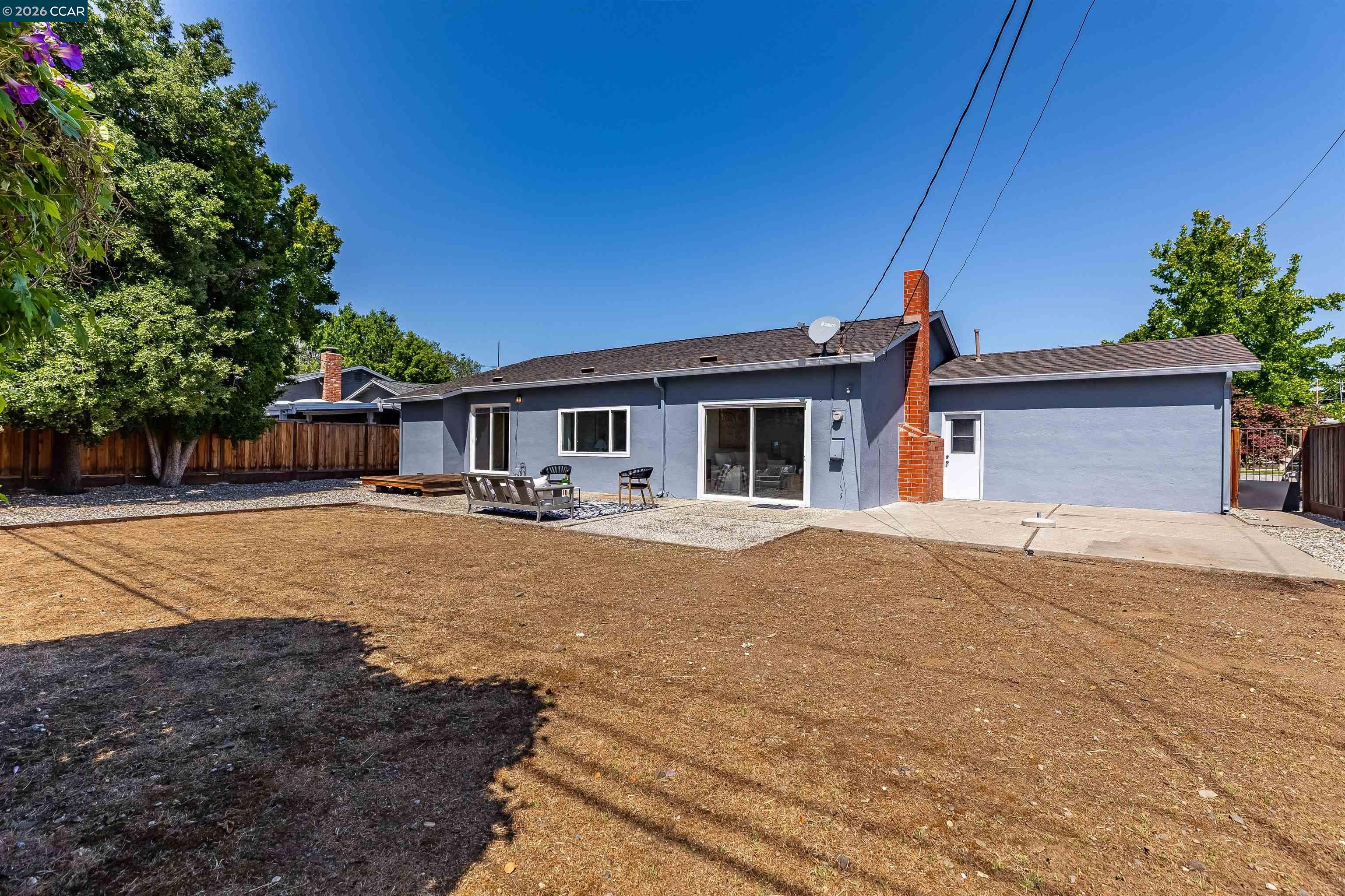 1750 Woodcrest Dr