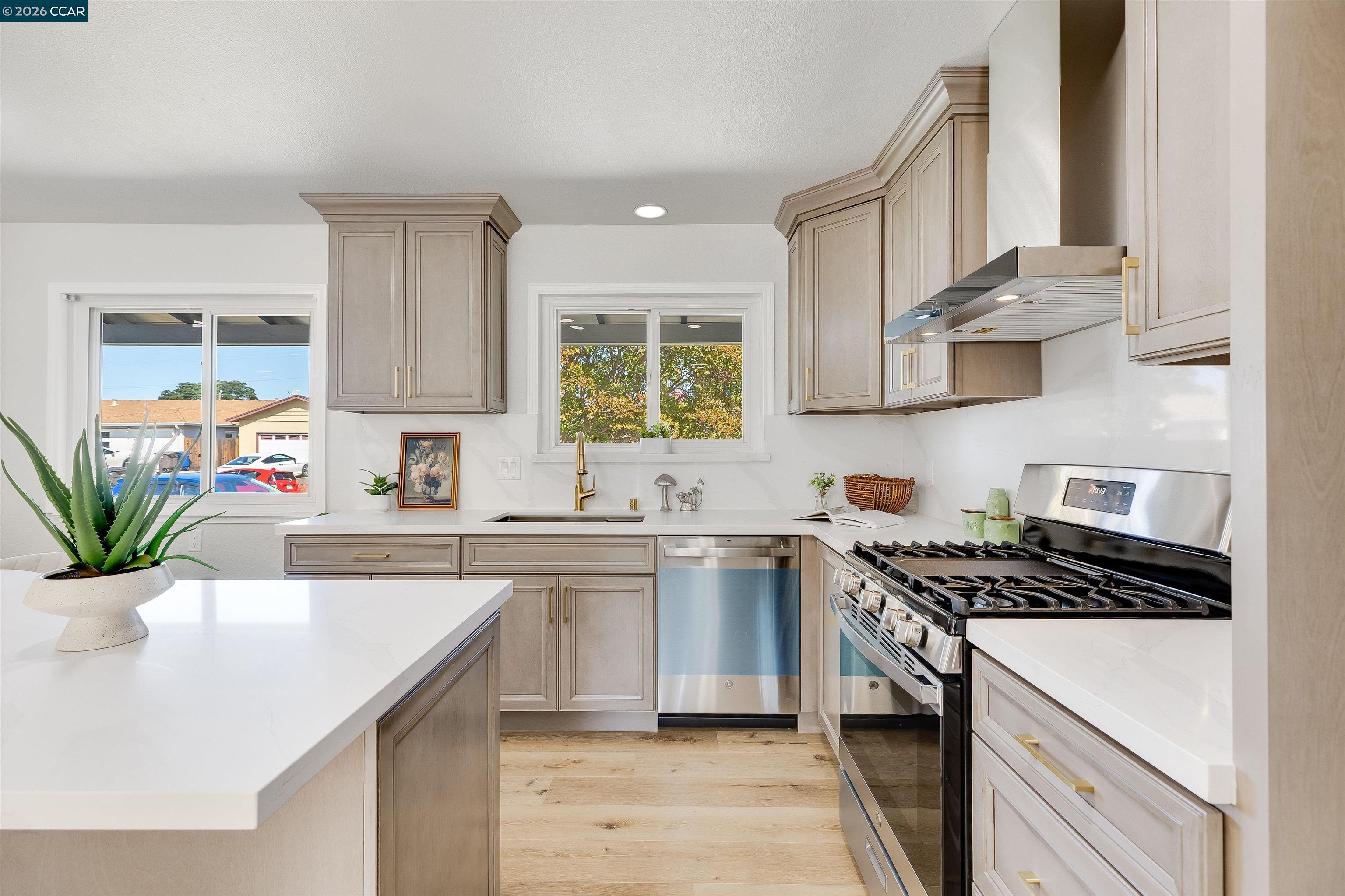 1750 Woodcrest Dr