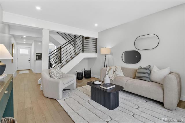 1111 Maxwell Avenue Unit: 212