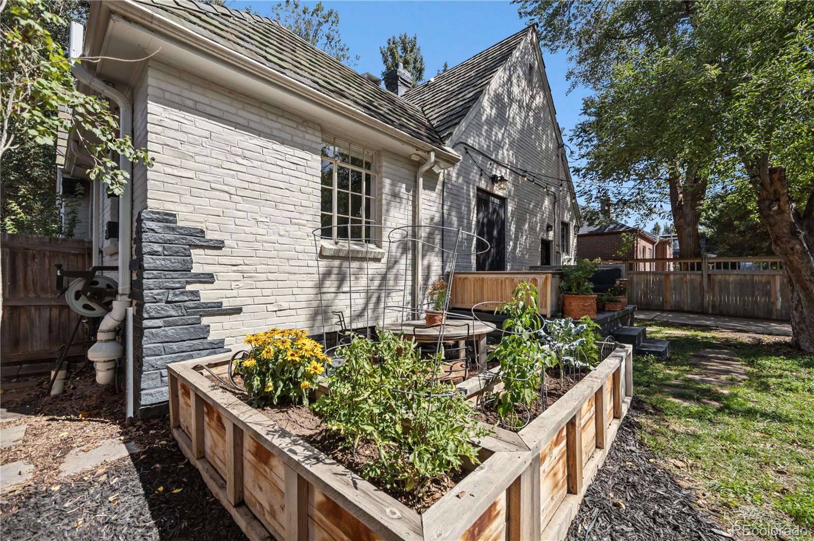2375 Locust Street