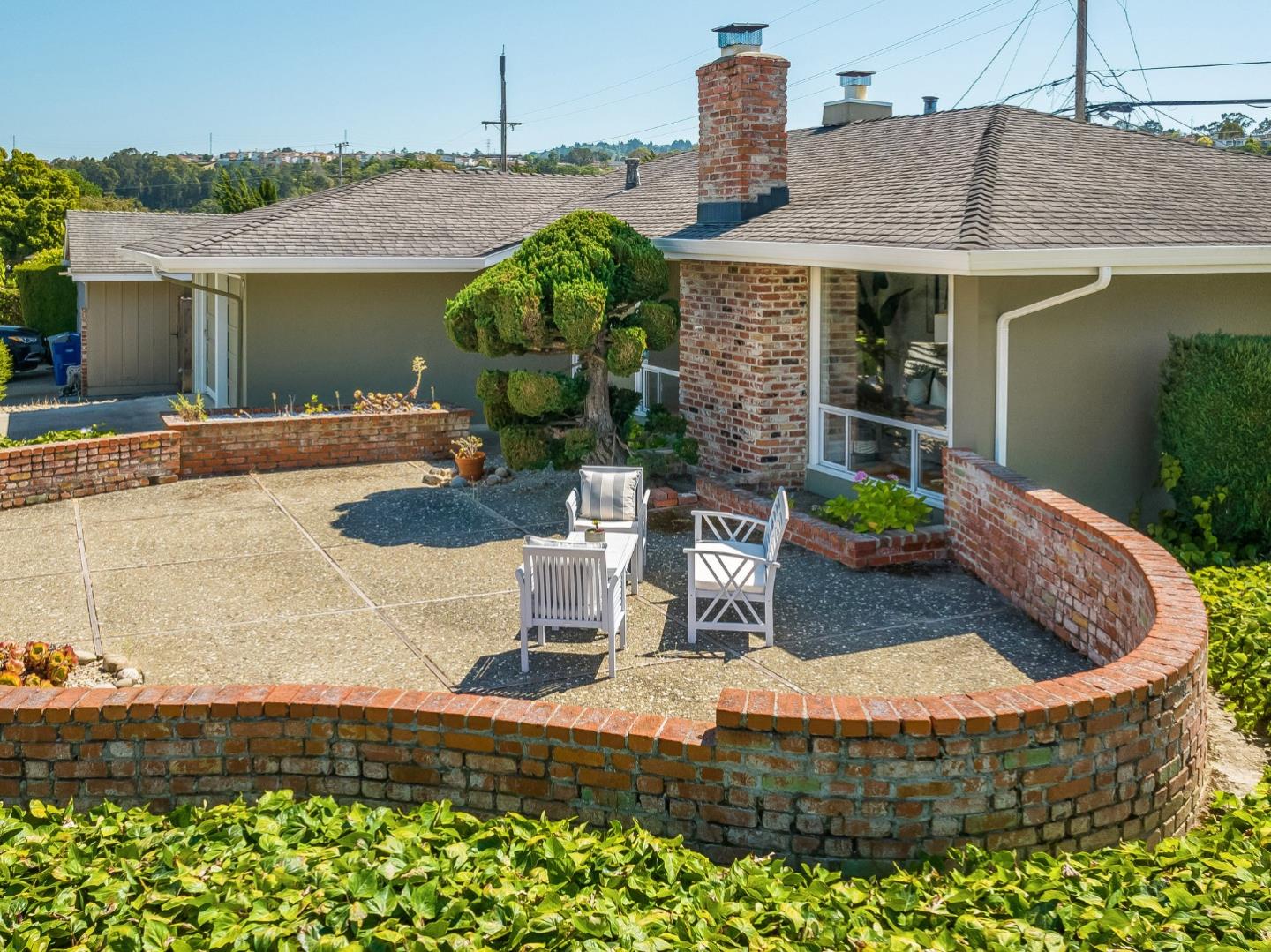 1109 Ridgewood DR