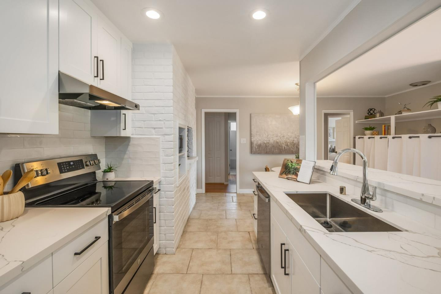 1109 Ridgewood DR