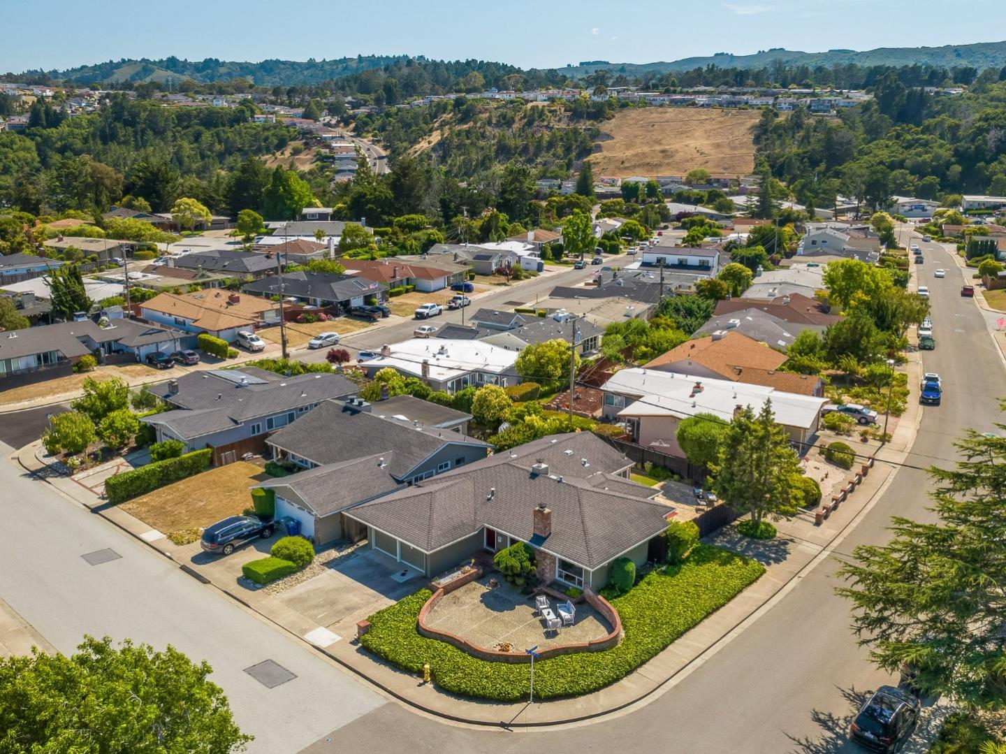 1109 Ridgewood DR