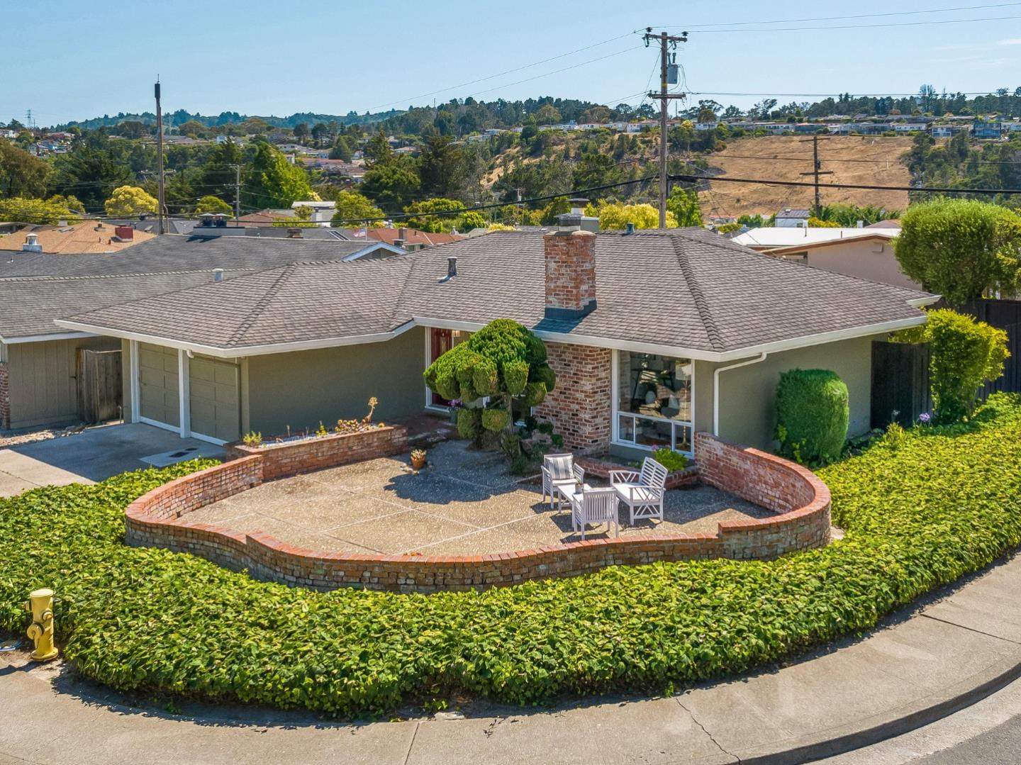 1109 Ridgewood DR