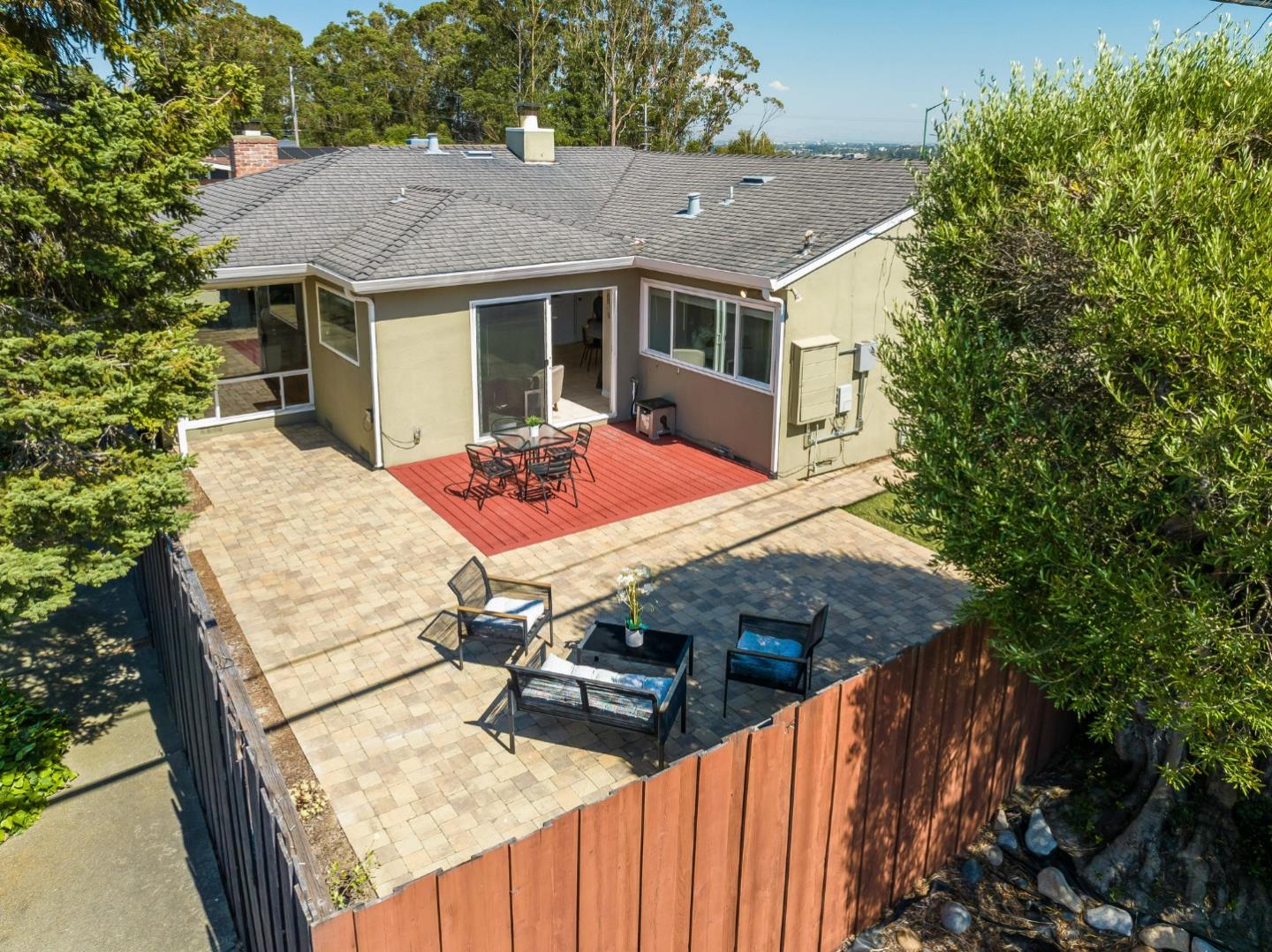 1109 Ridgewood DR