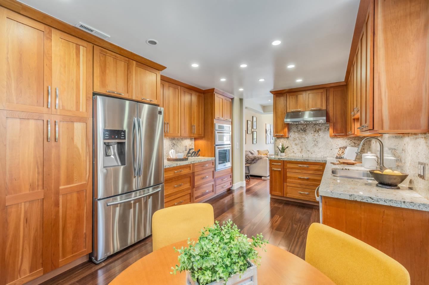 840 Lakeshore DR