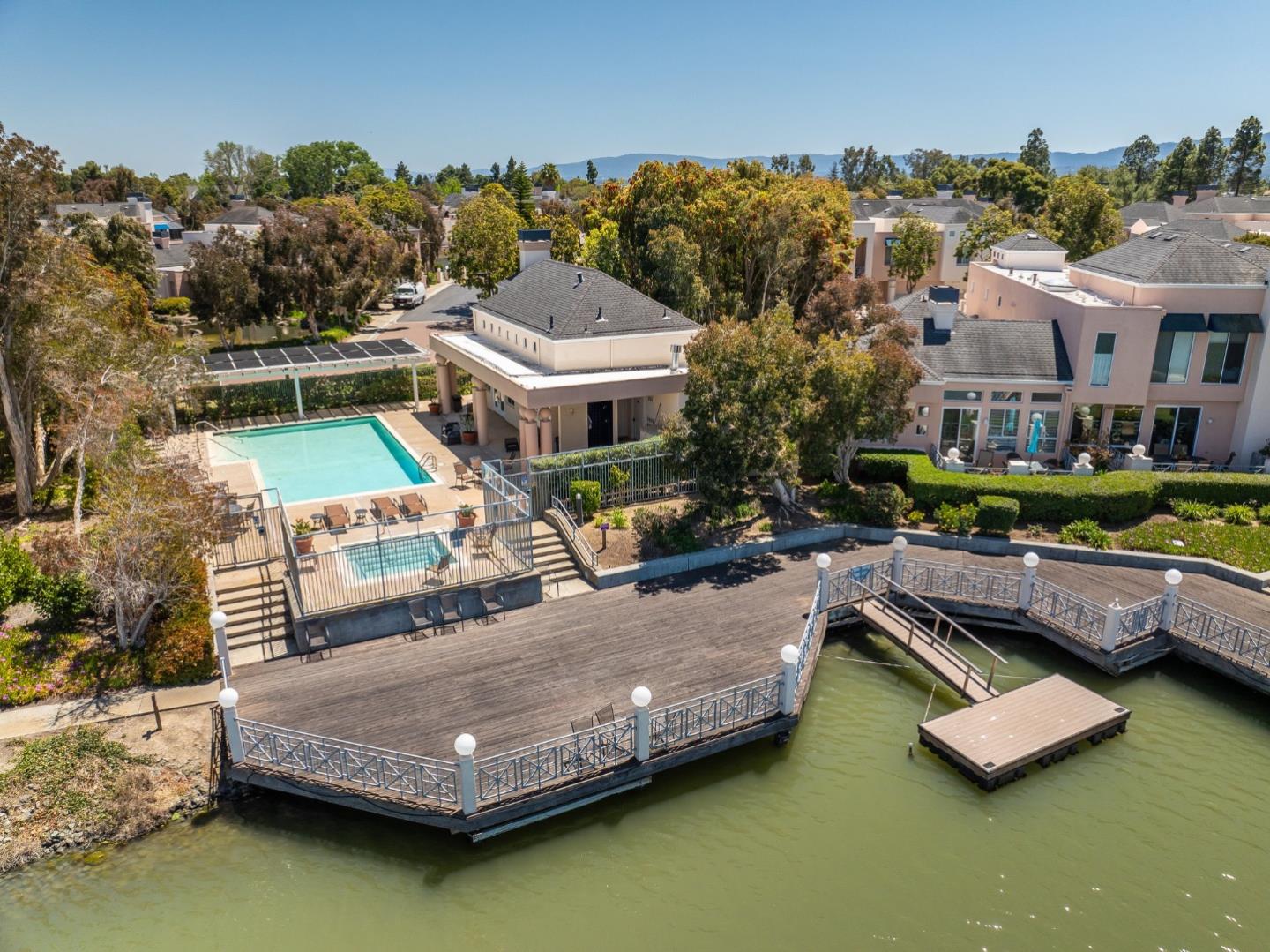 840 Lakeshore DR