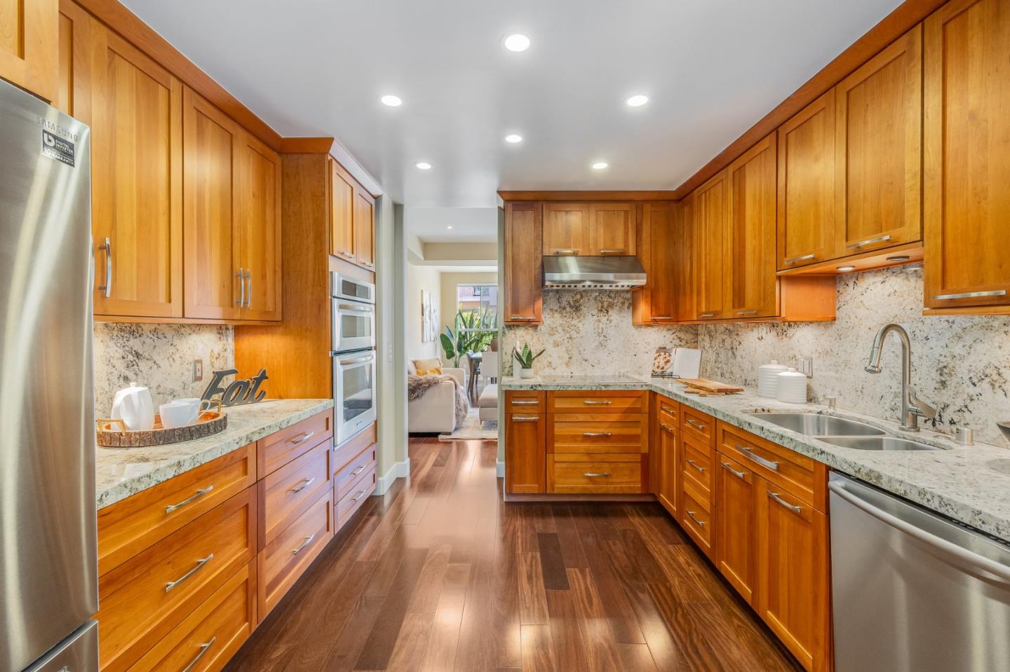 840 Lakeshore DR