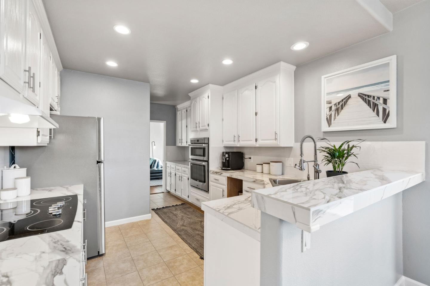 825 Lakeshore DR