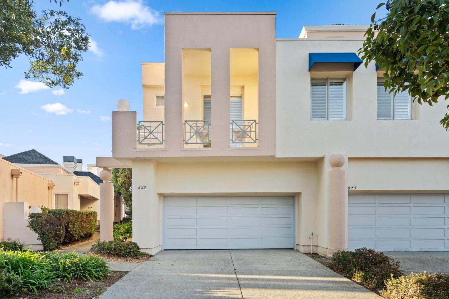 825 Lakeshore DR