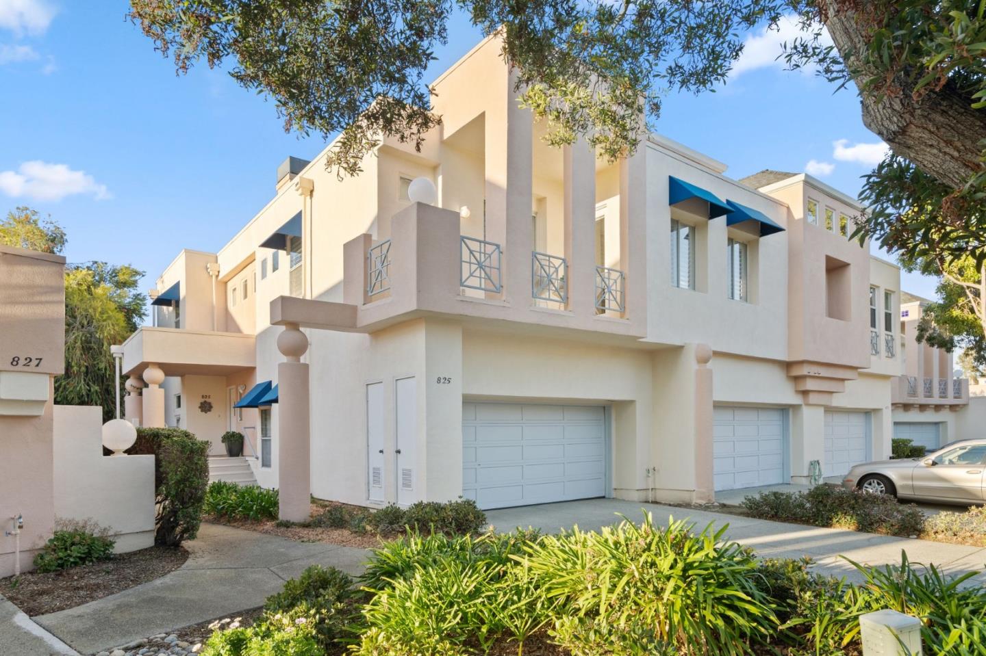 825 Lakeshore DR