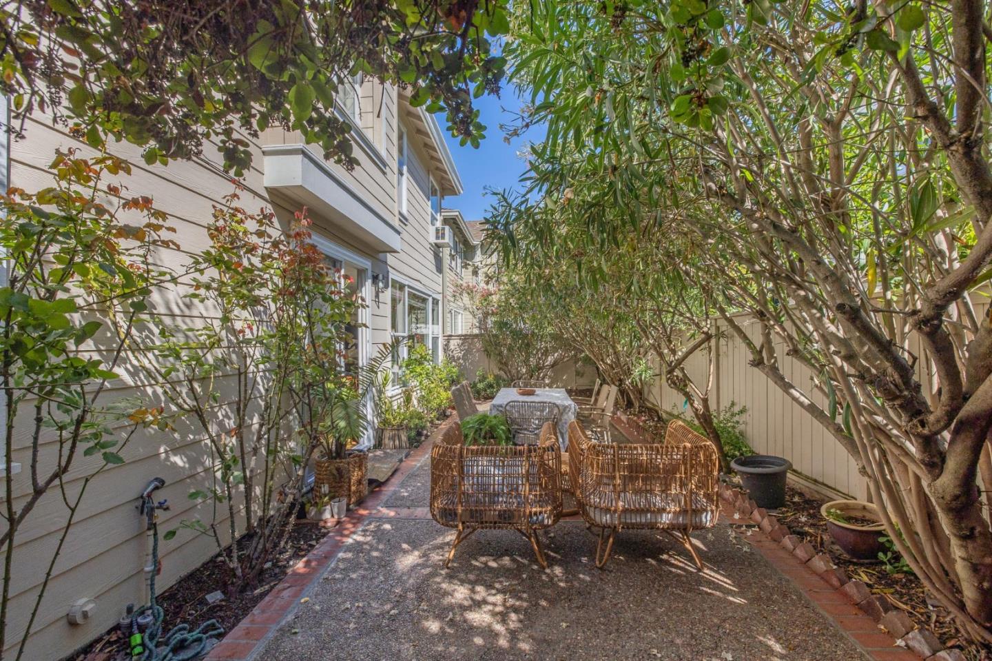 2009 Gossamer Avenue