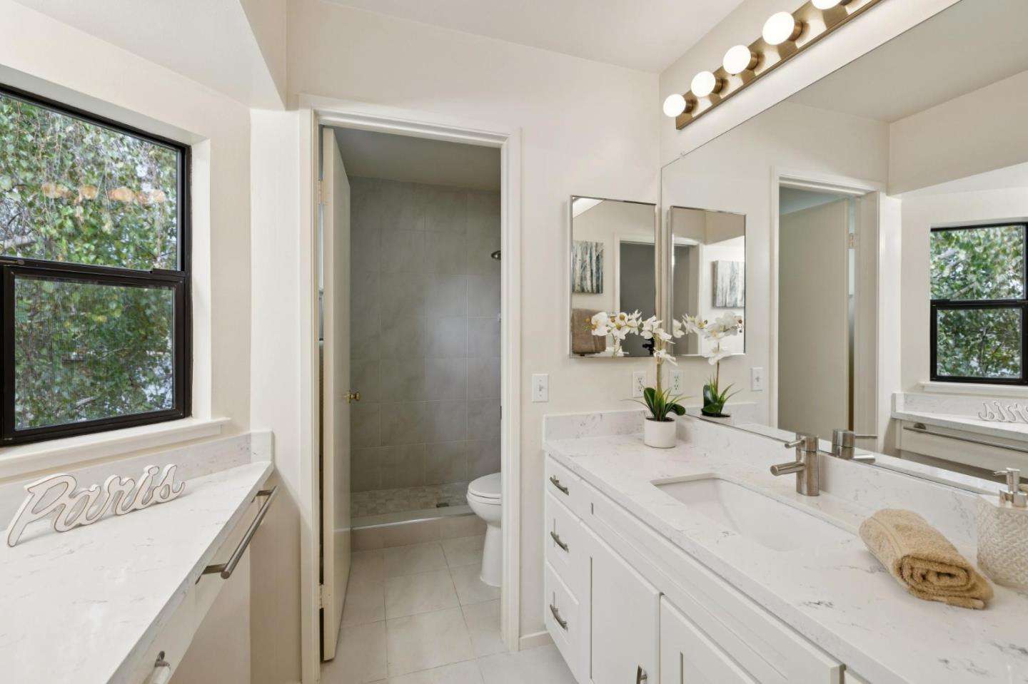 1016 Shoreline Drive