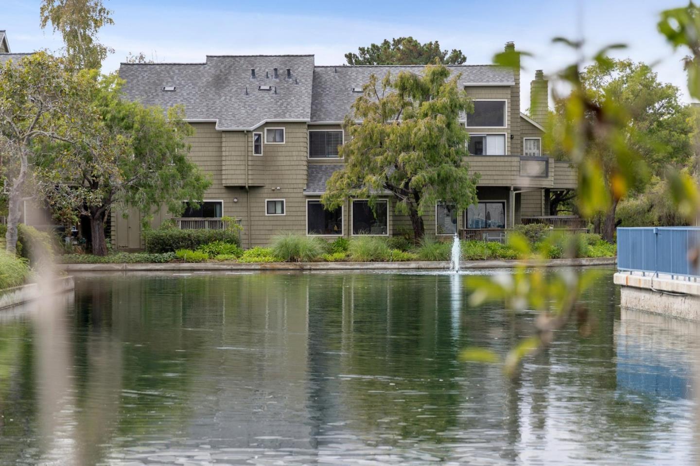 1016 Shoreline Drive