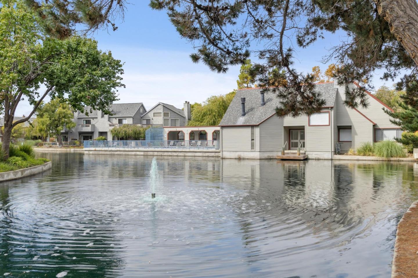 1016 Shoreline Drive