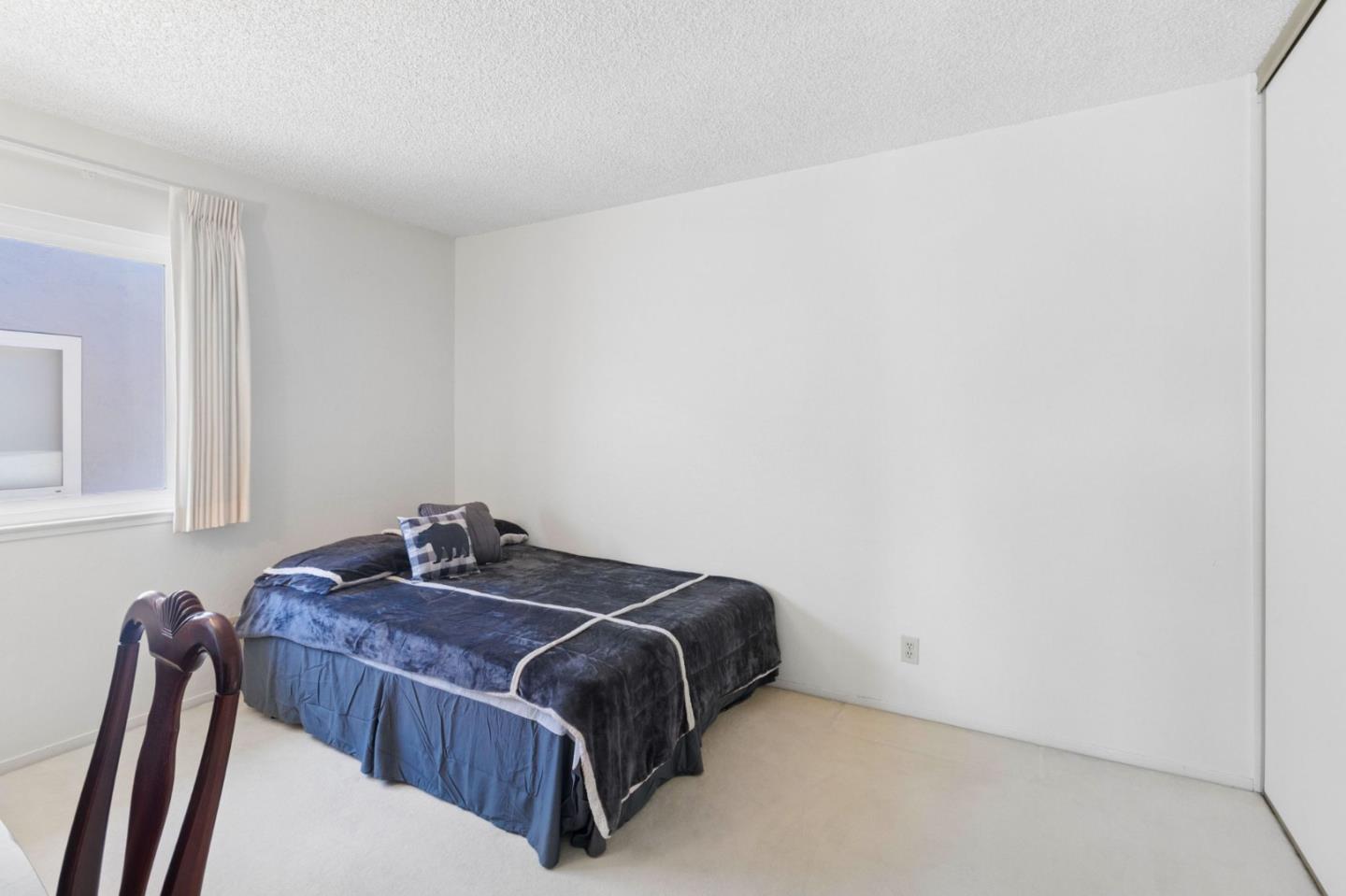 60 Beach Park BLVD