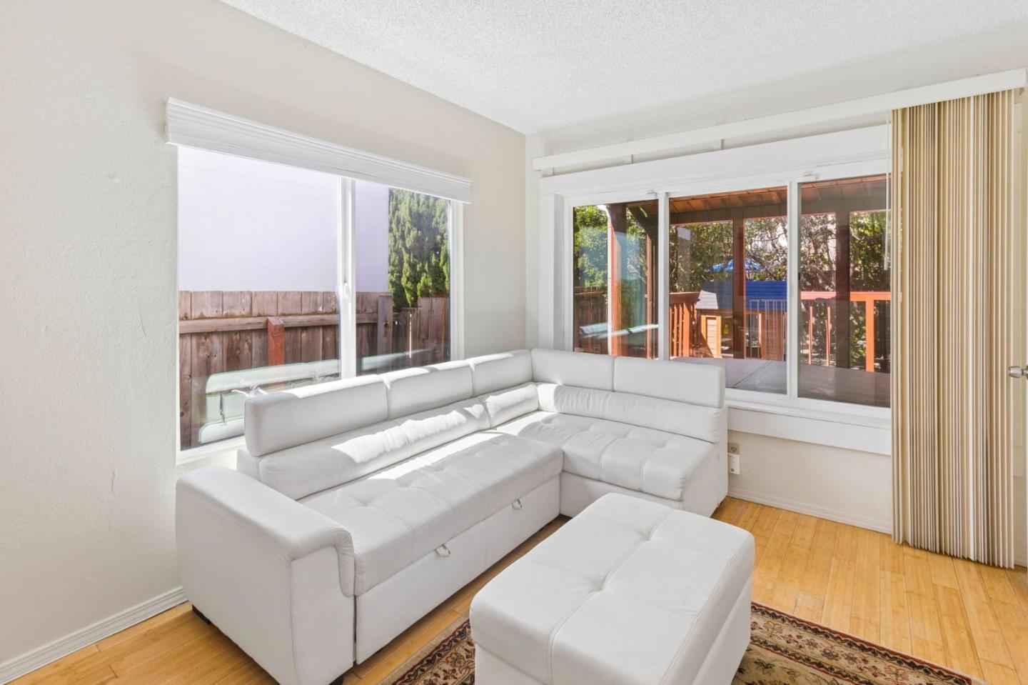60 Beach Park BLVD