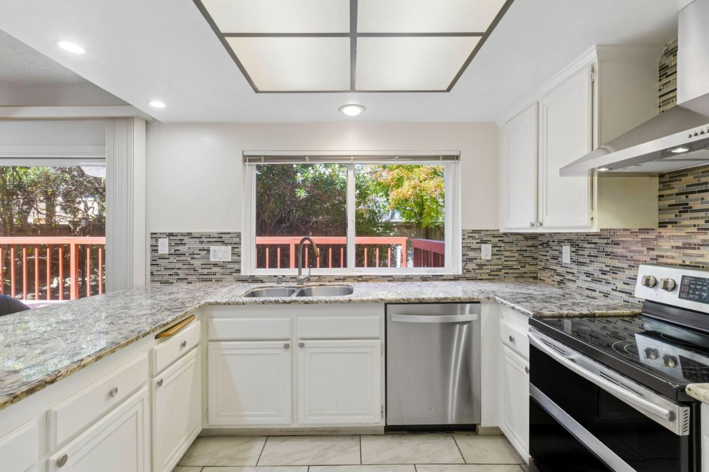 60 Beach Park BLVD