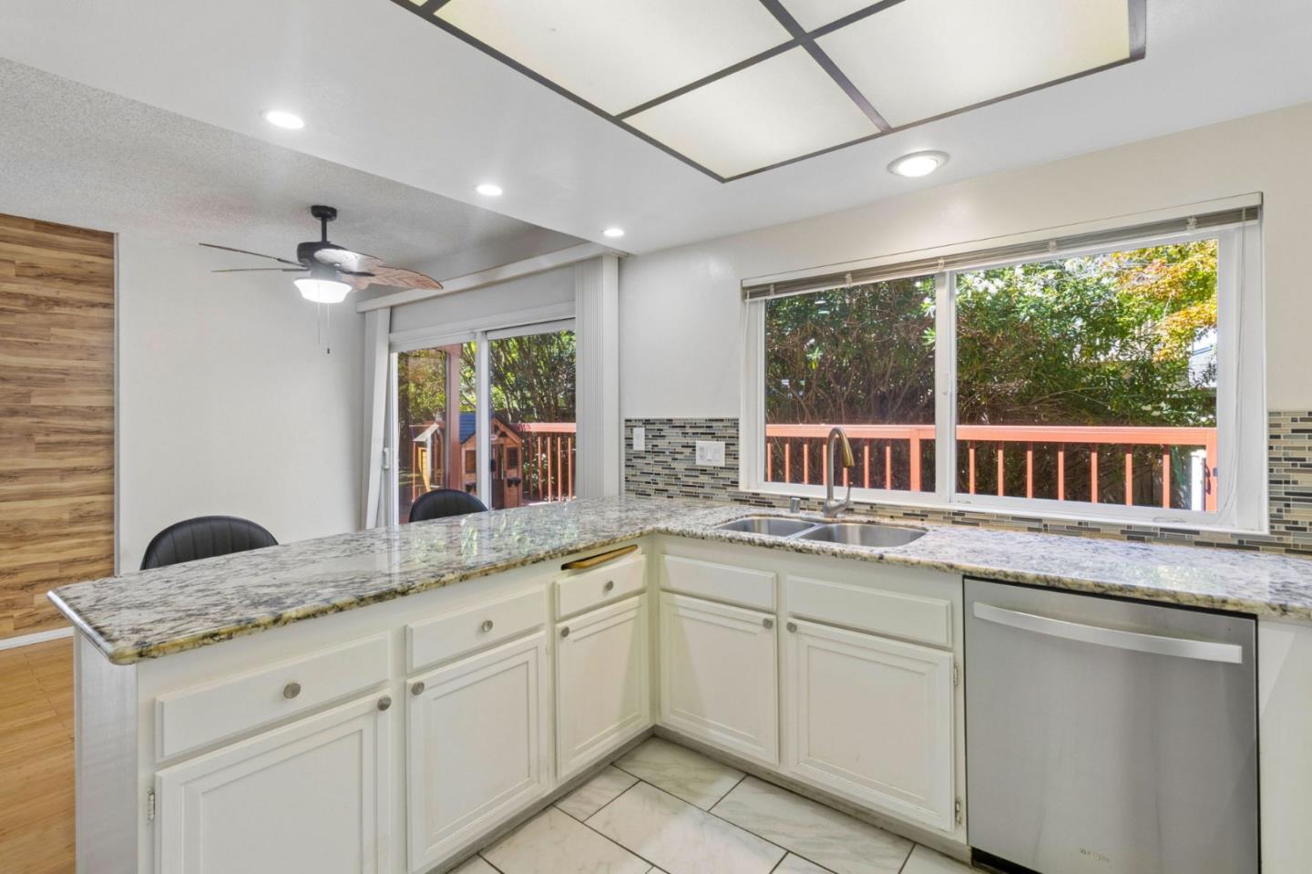 60 Beach Park BLVD