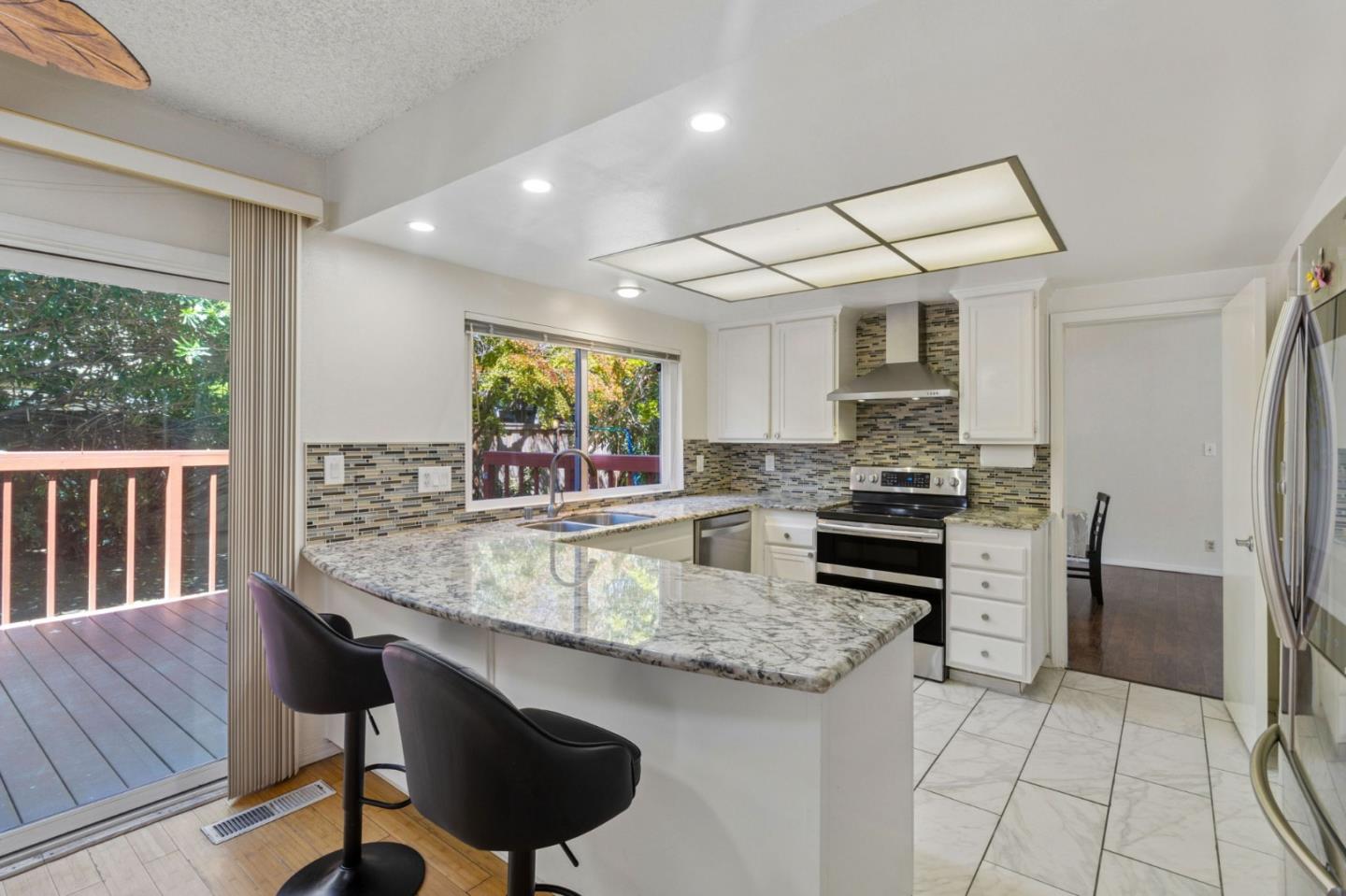 60 Beach Park BLVD