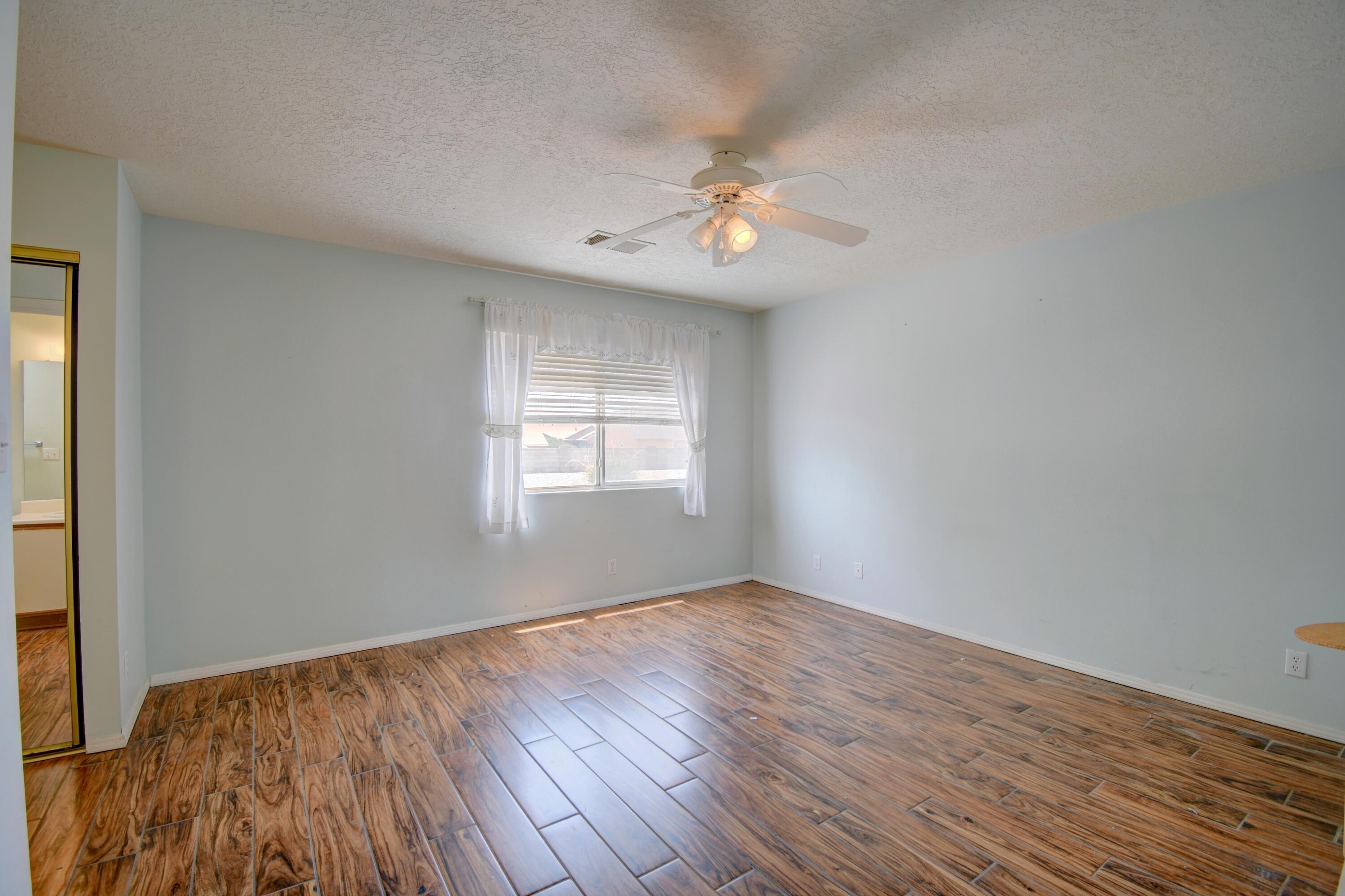 4212 MONTREAL Loop NE