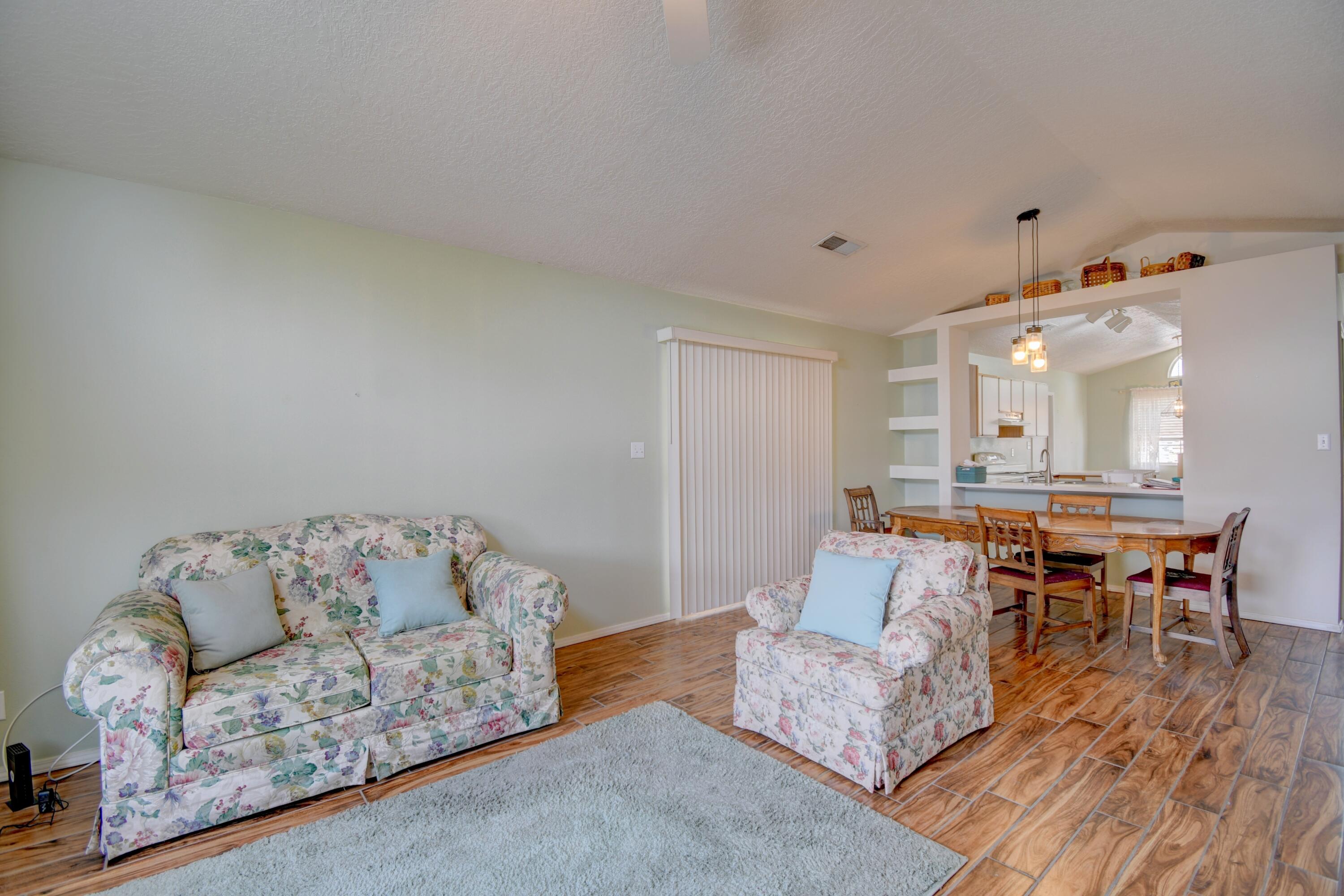 4212 MONTREAL Loop NE