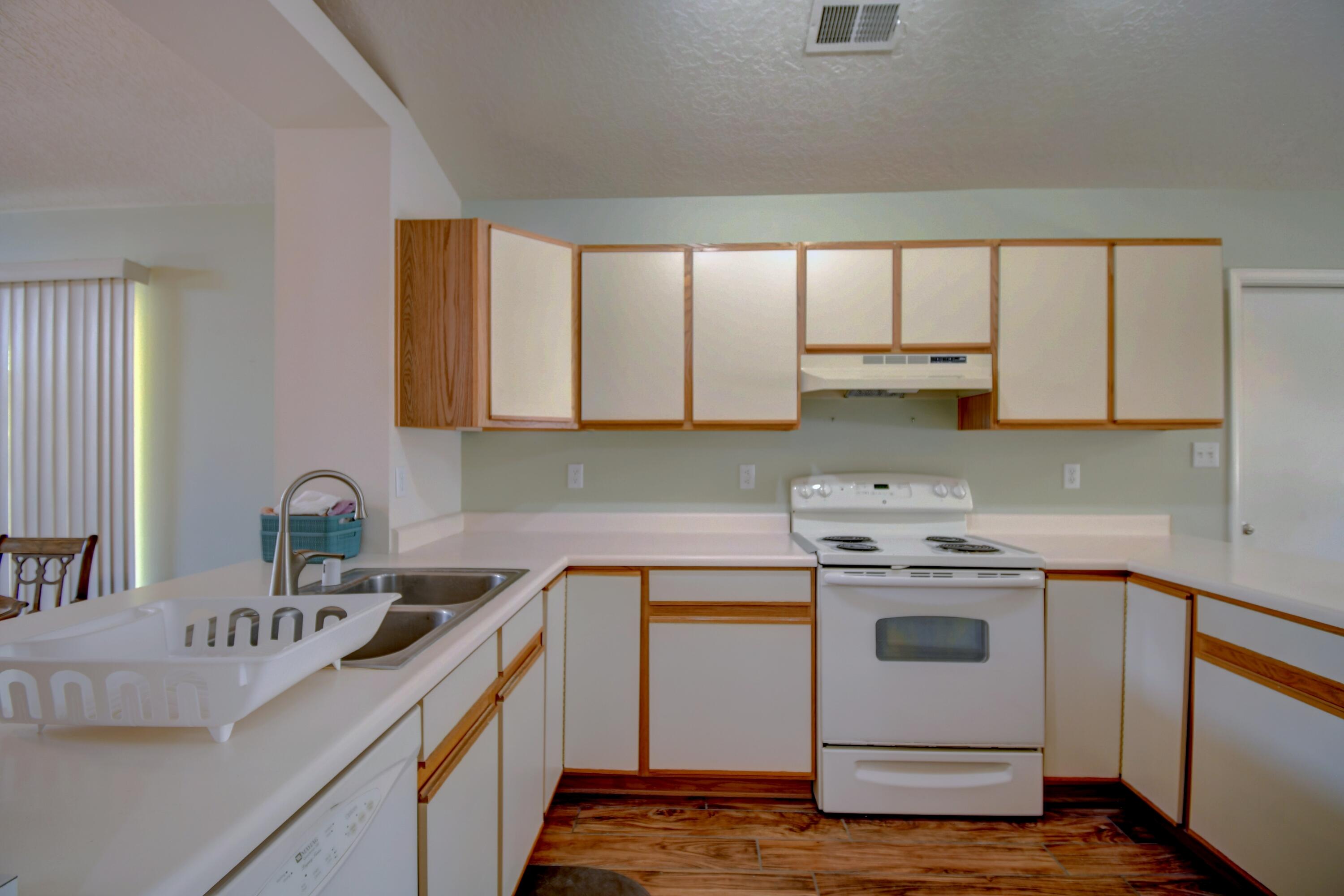 4212 MONTREAL Loop NE