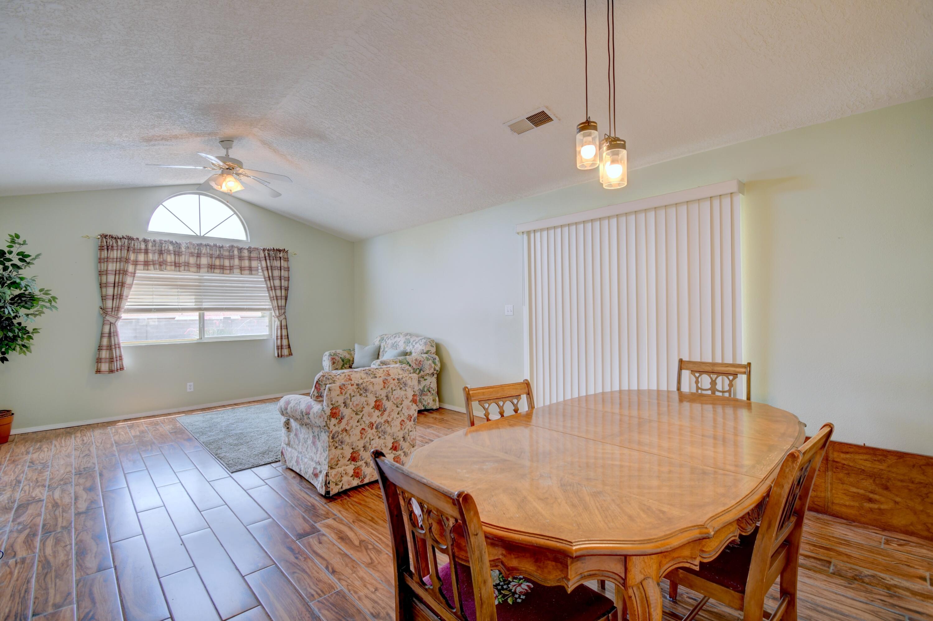 4212 MONTREAL Loop NE
