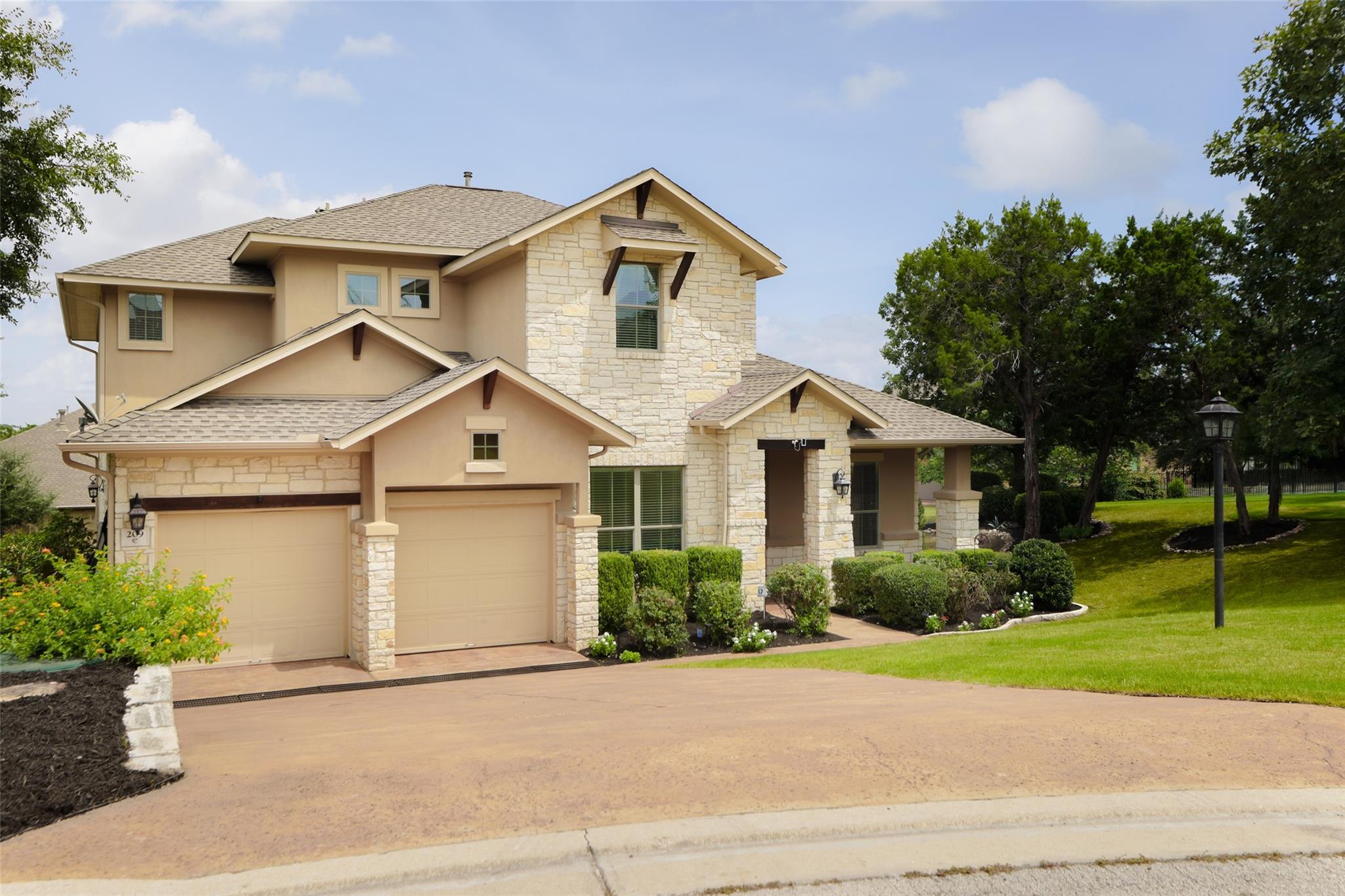 209 Mia DR
