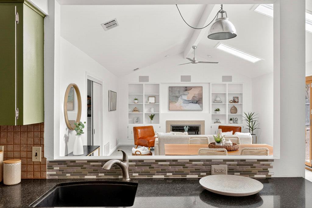 2202 Cypress PT E